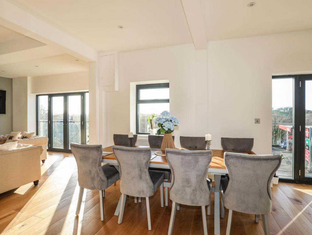 Bryn Min Manton Penthouse Apartment เคอร์นาวอน ภายนอก รูปภาพ