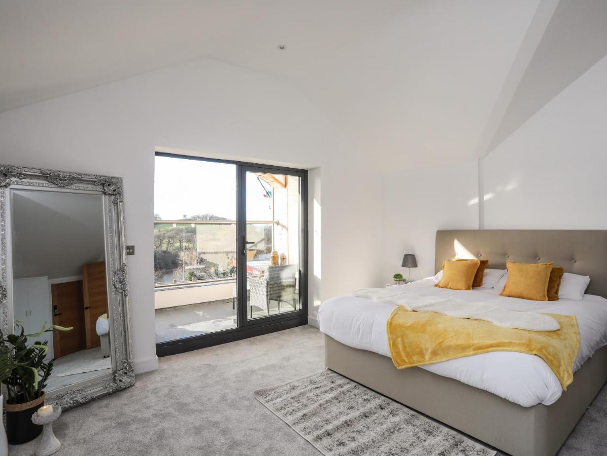 Bryn Min Manton Penthouse Apartment เคอร์นาวอน ภายนอก รูปภาพ