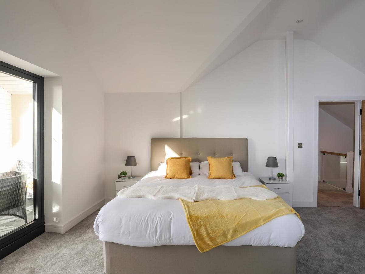 Bryn Min Manton Penthouse Apartment เคอร์นาวอน ภายนอก รูปภาพ
