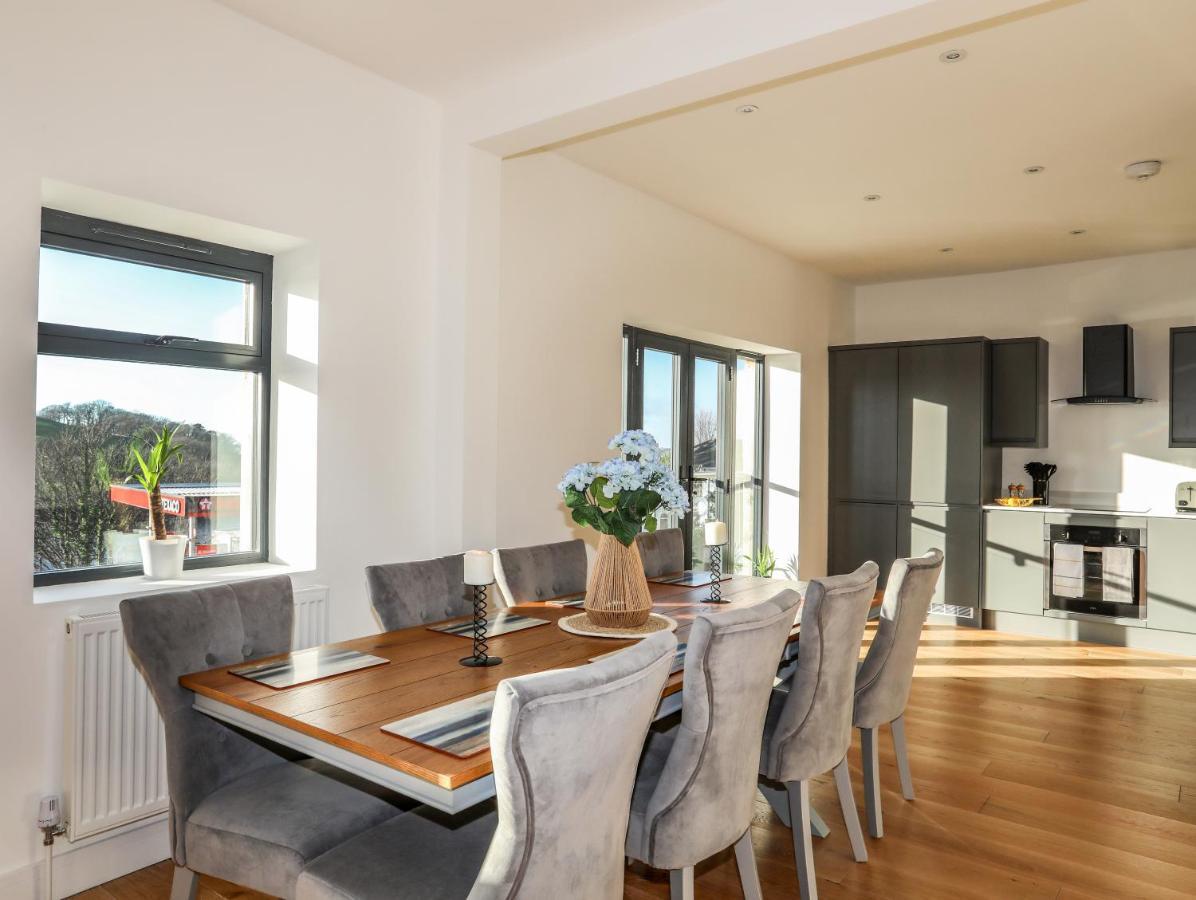 Bryn Min Manton Penthouse Apartment เคอร์นาวอน ภายนอก รูปภาพ