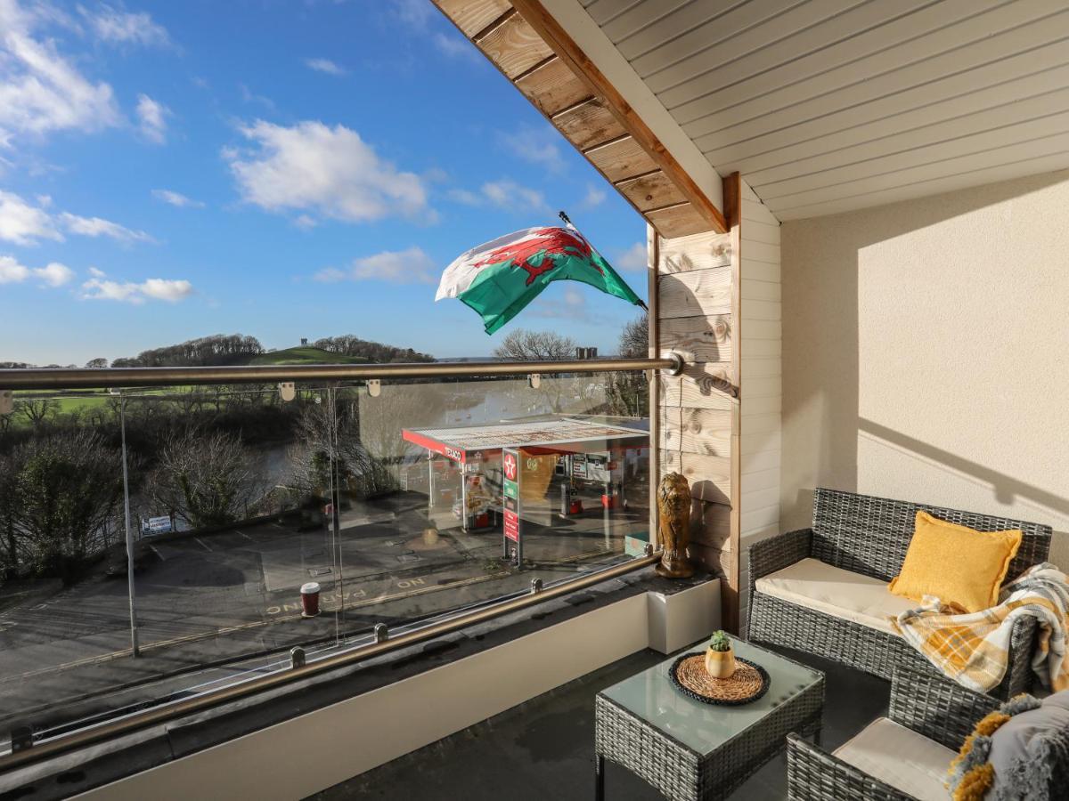 Bryn Min Manton Penthouse Apartment เคอร์นาวอน ภายนอก รูปภาพ