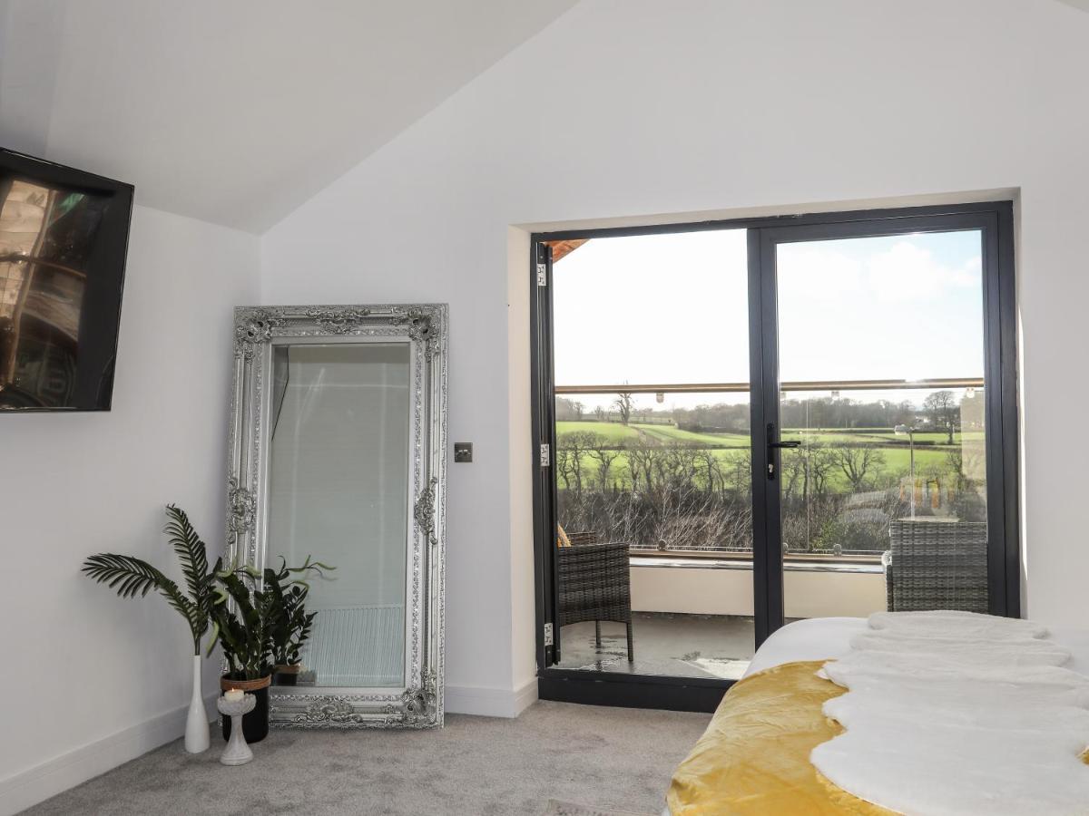 Bryn Min Manton Penthouse Apartment เคอร์นาวอน ภายนอก รูปภาพ