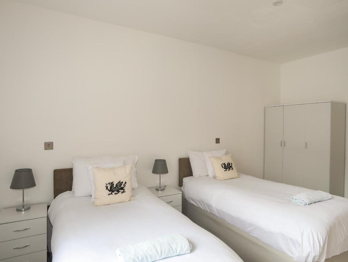 Bryn Min Manton Penthouse Apartment เคอร์นาวอน ภายนอก รูปภาพ